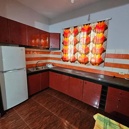 招待所 Guest House Tirana *